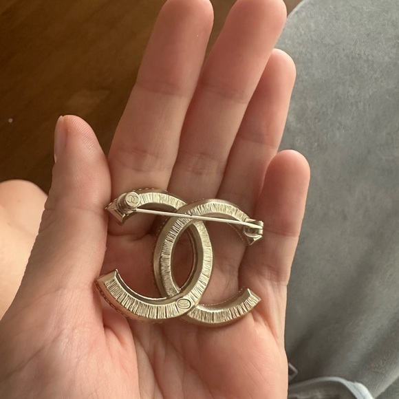 Chanel brooch - Picture 4 of 5